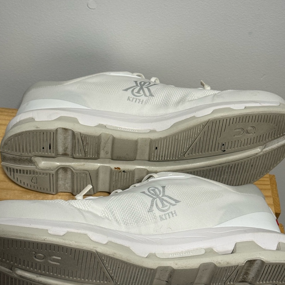 Kith x On Cloud Collab ice White Sneakers - Picture 3 of 6